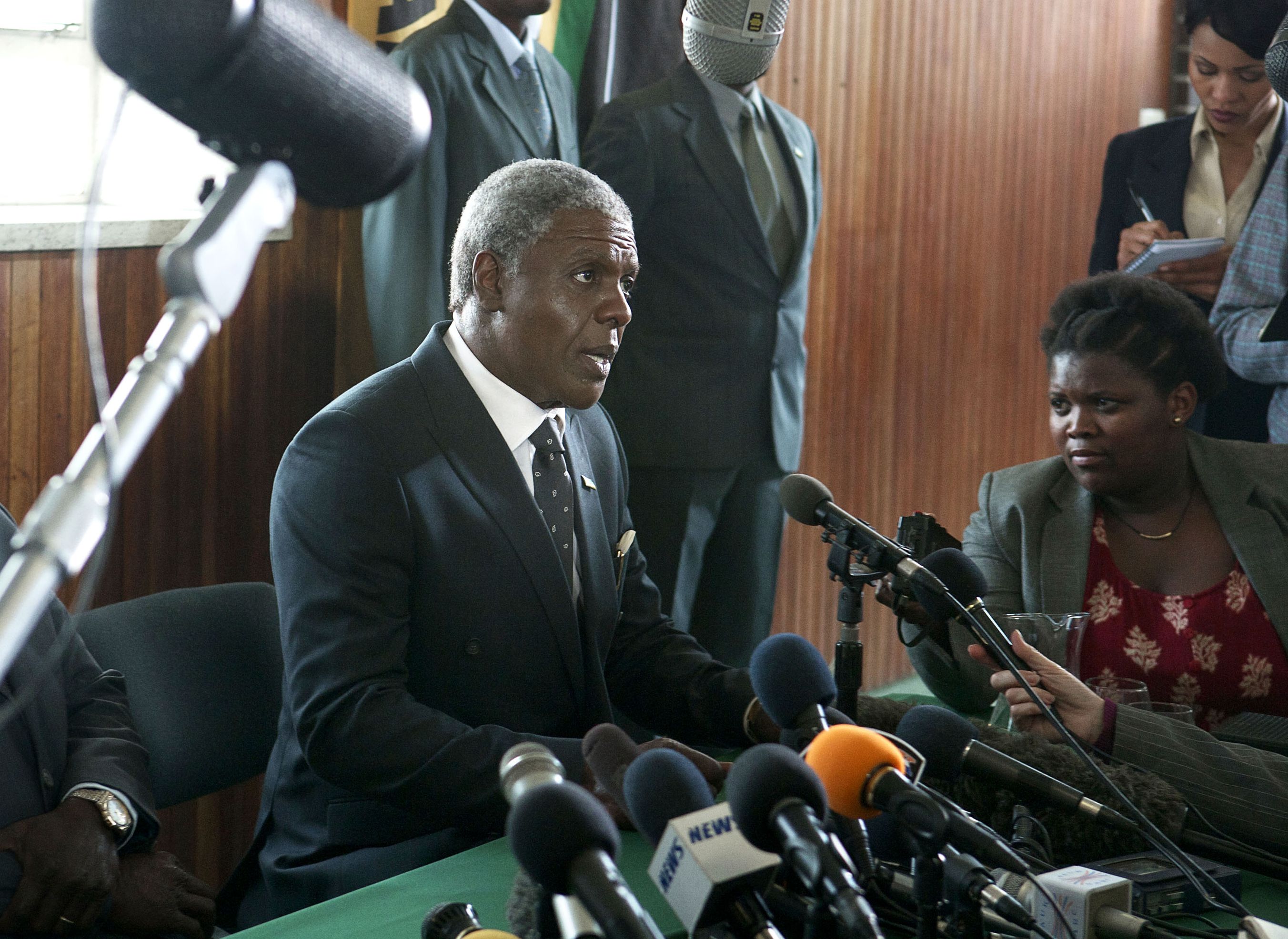 Idris Elba as old Mandela