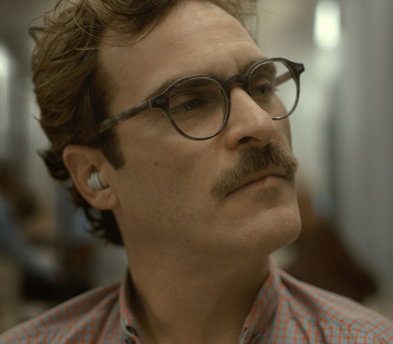 Joaquin Phoenix listens to his fascinating new OS, Samantha