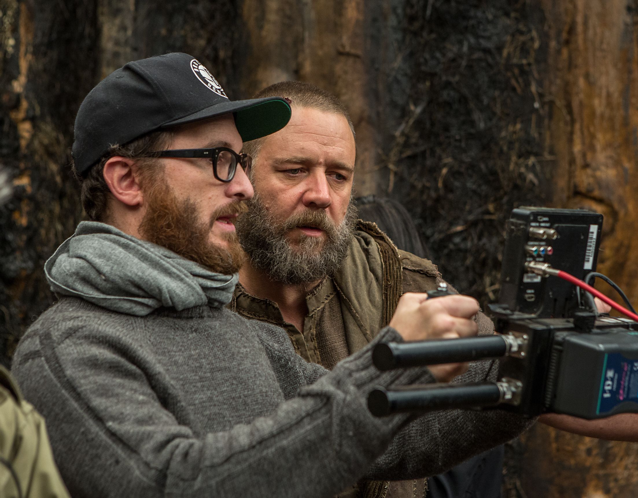 Darren Aronofsky and Russell Crowe on the set of Noah