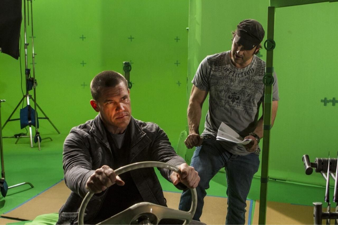 Josh Brolin &amp; Robert Rodriguez on the set of Sin City: A Dam