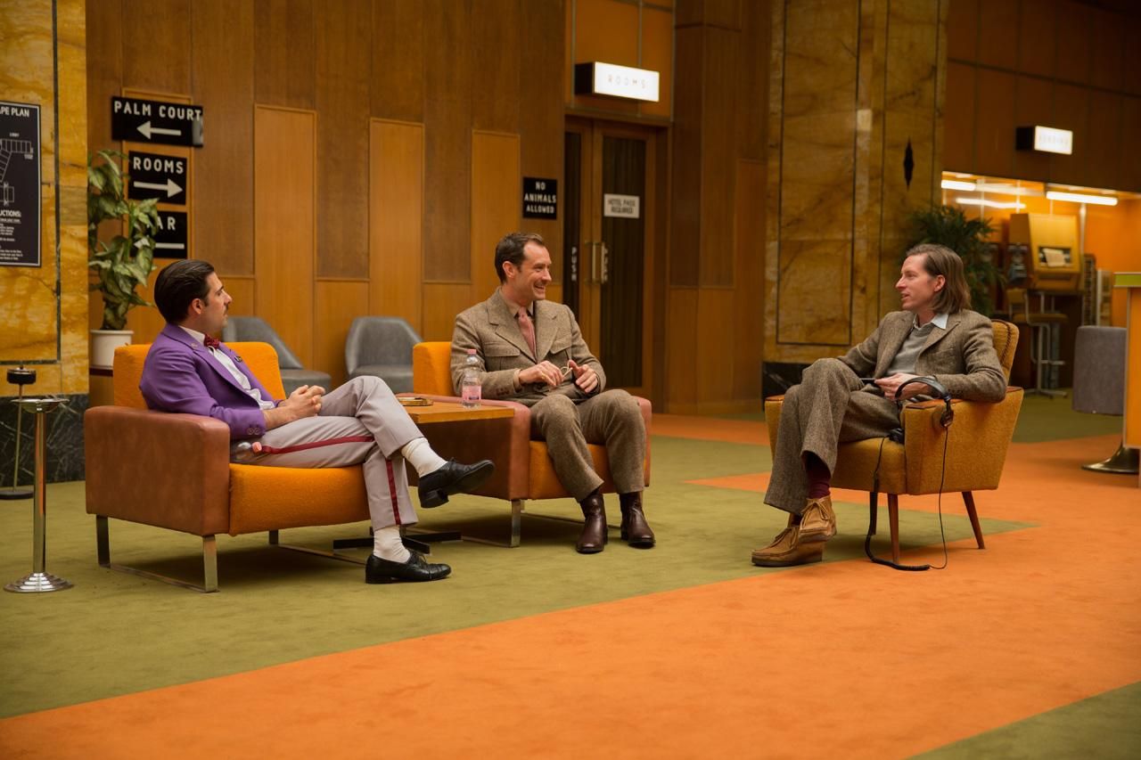 Anderson, Law and Schwartzman relaxed on set