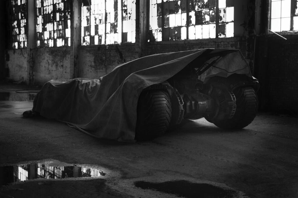 Zack Snyder teases the Batman vs. Superman Batmobile