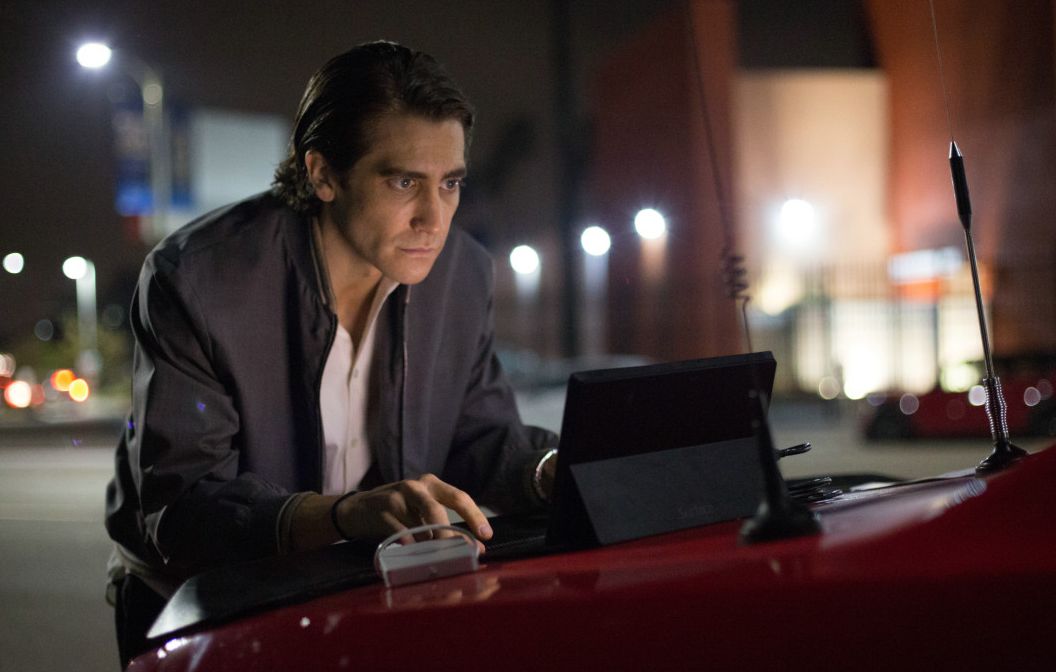 Nightcrawler Jake Gyllenhaal uses a Surface Pro to do his bu