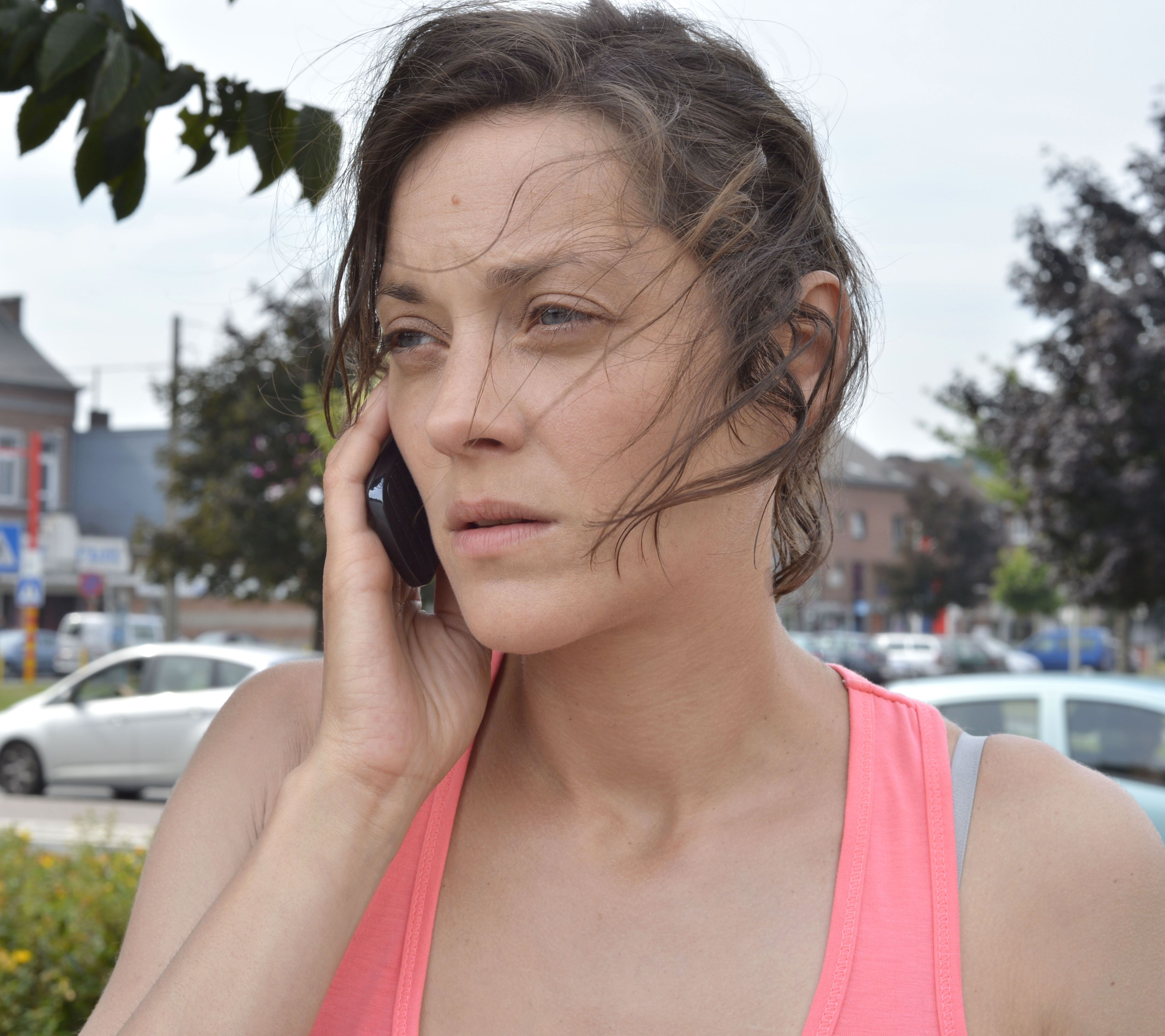 Marion Cotillard making another call