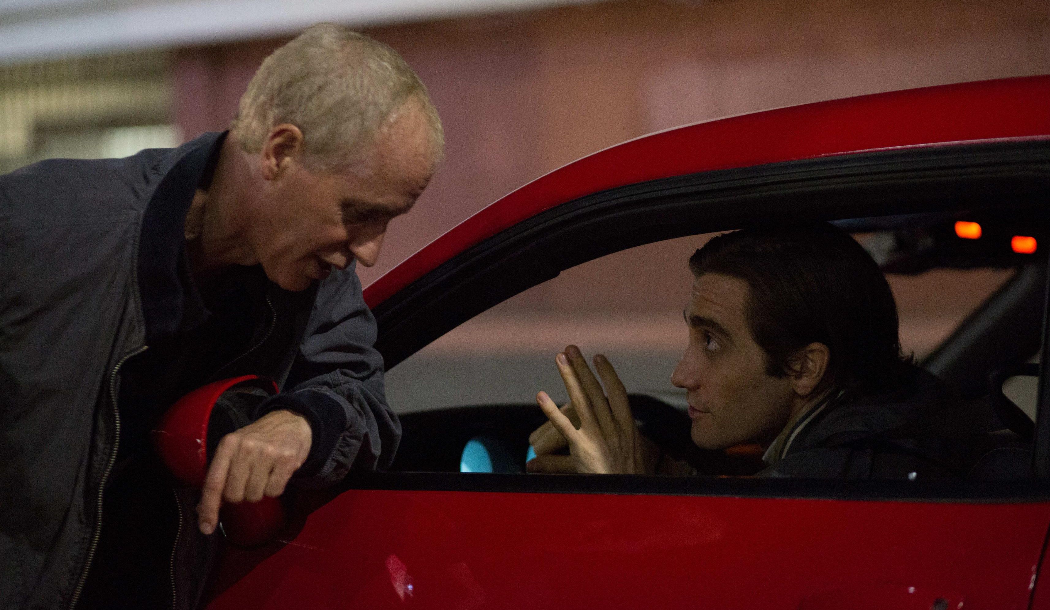 Dan Gilroy and Jake Gyllenhaal on the set of Nightcrawler