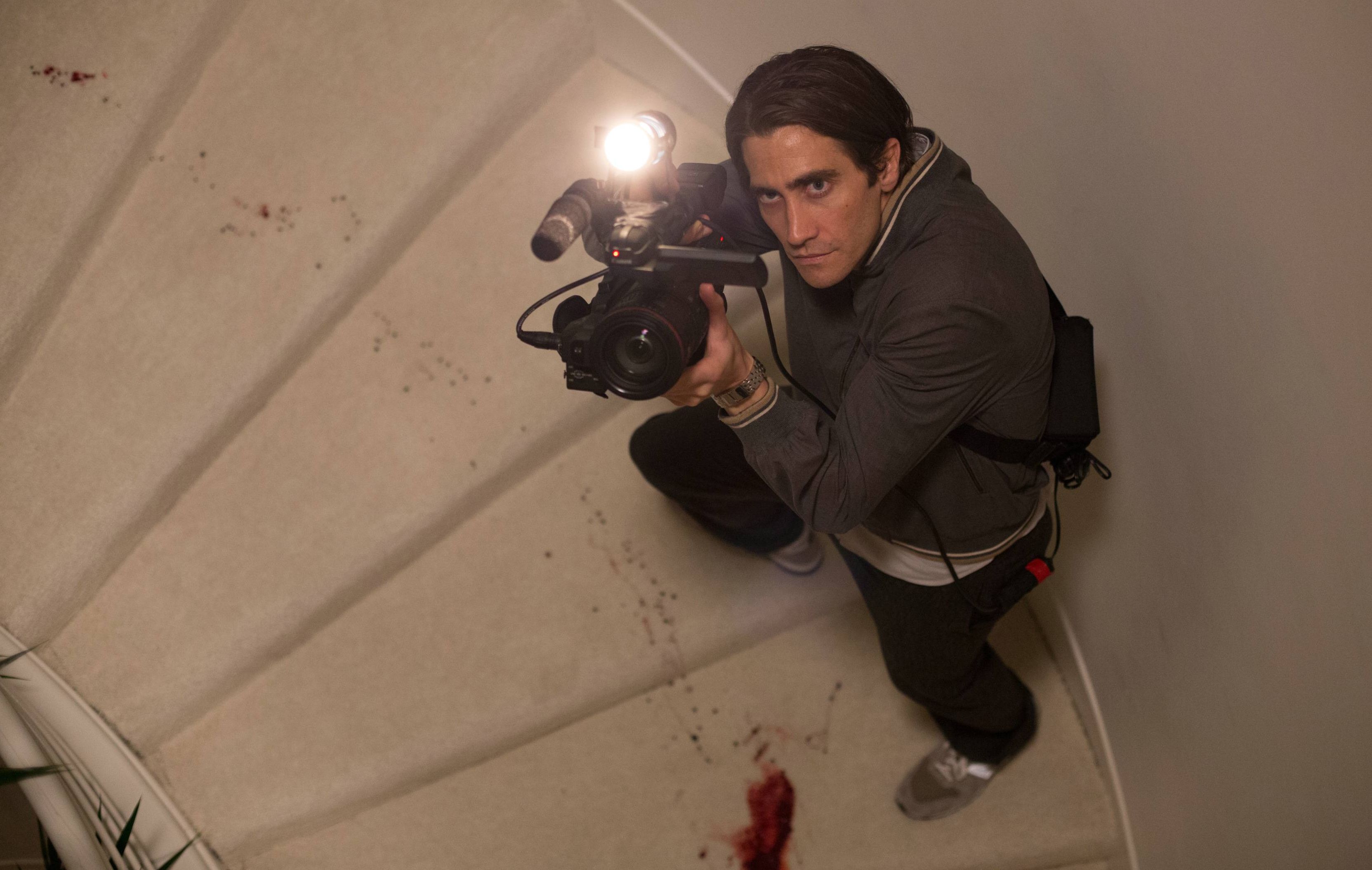 Jake Gyllenhaal on the bloody stairs filming - Nightcrawler