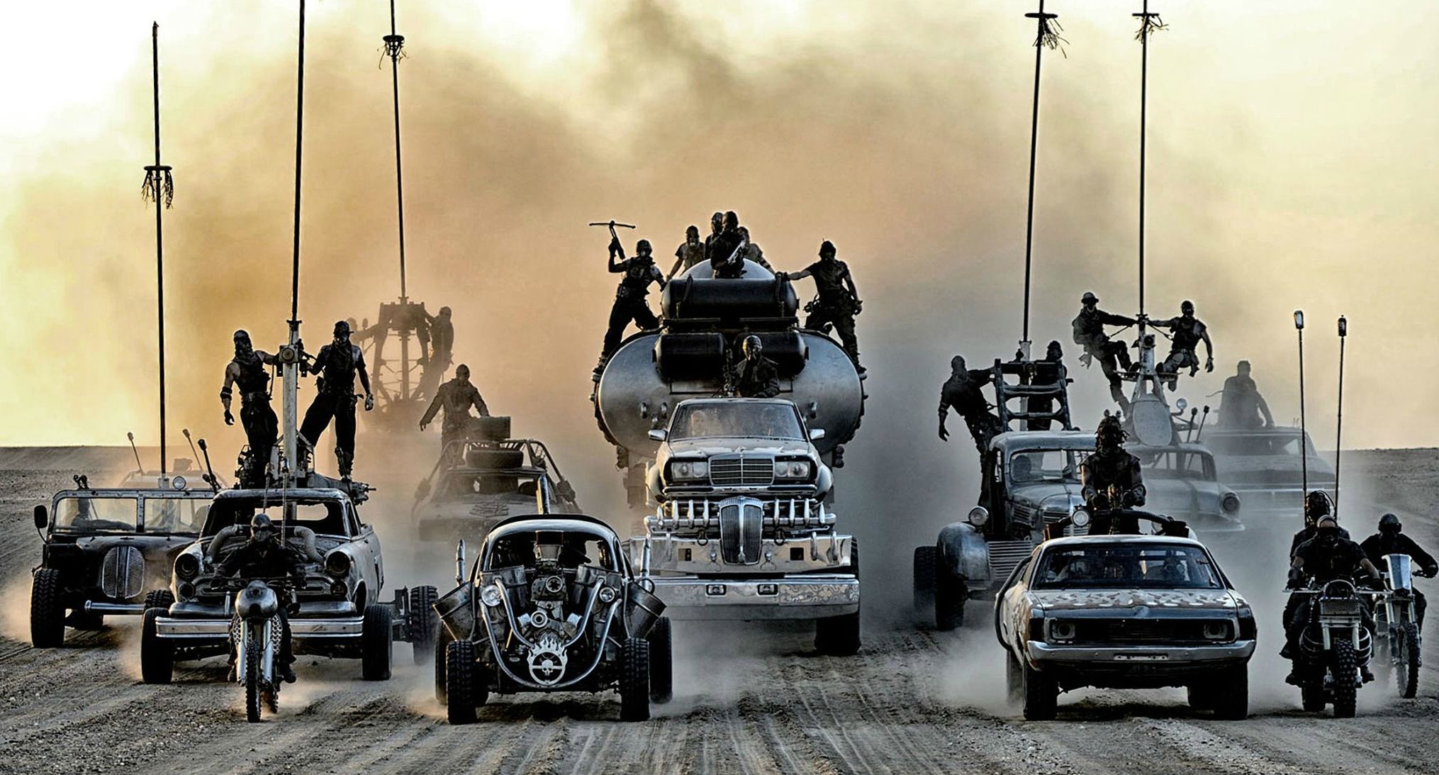 Bikers, cars and trucks coming - Mad Max: Fury Road