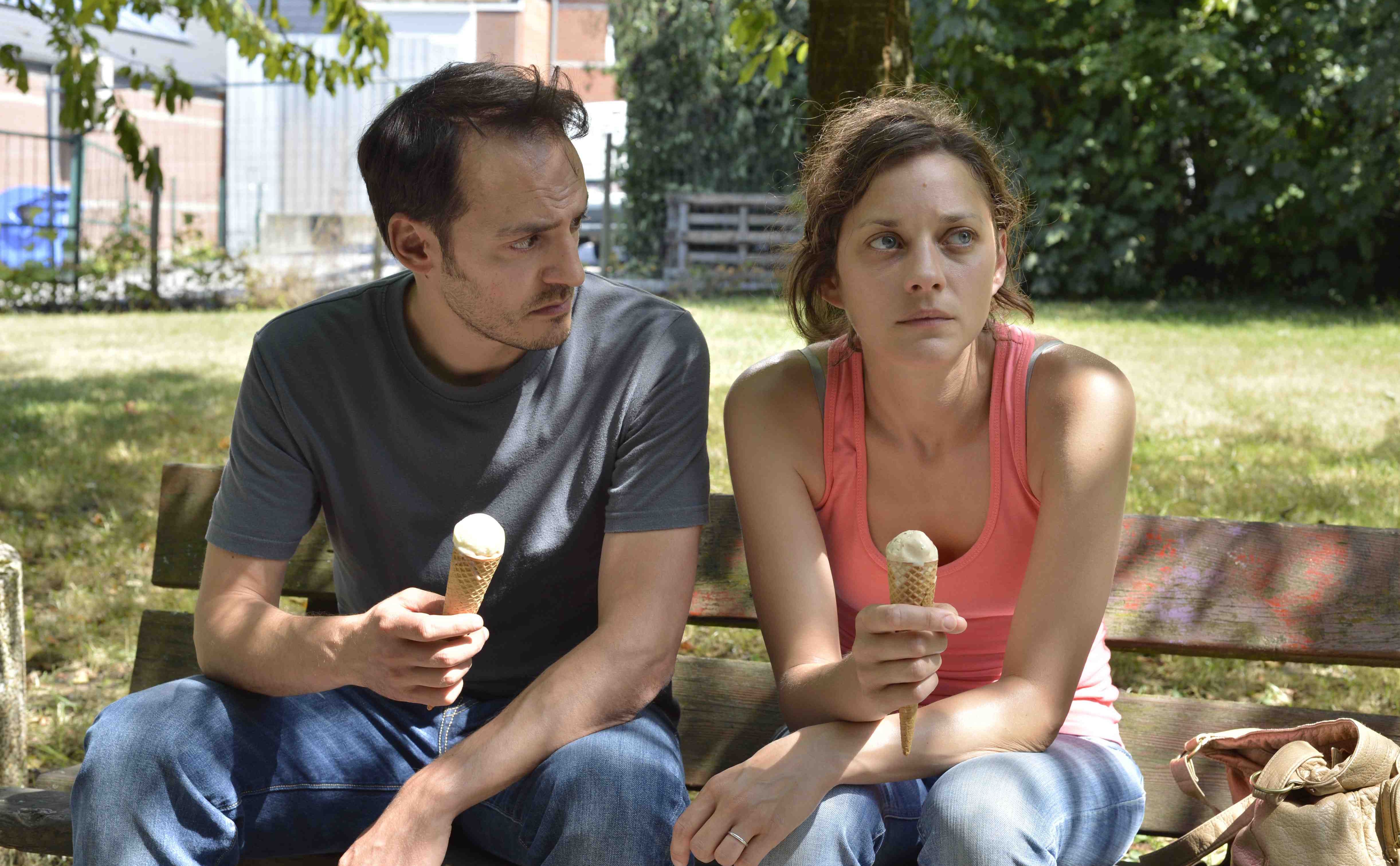 Fabrizio Rongione and Marion Cotillard having an ice-cream i