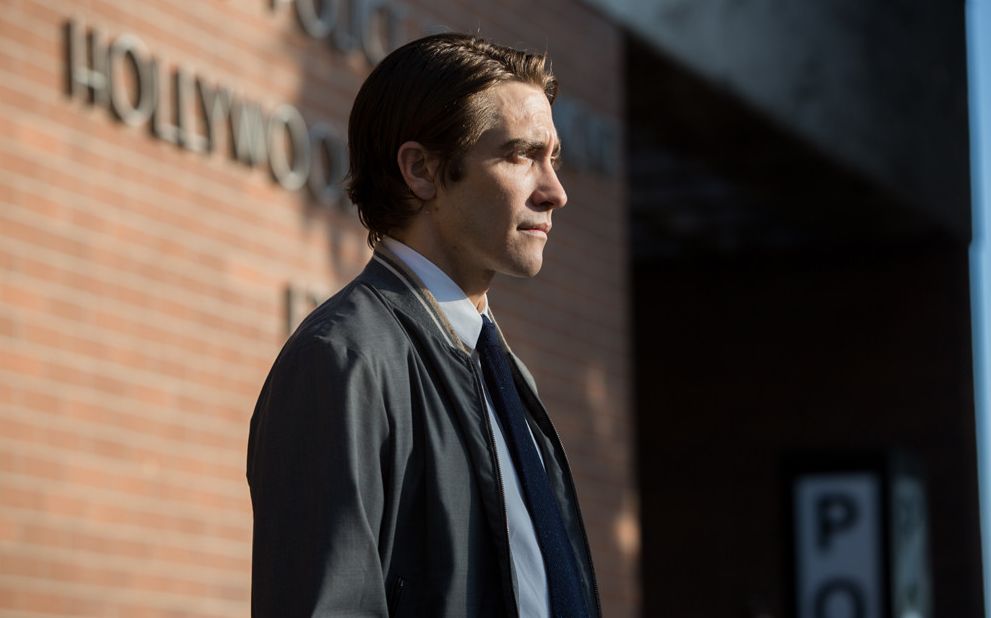 Jake Gyllenhaal in front of the Hollywood police station - N