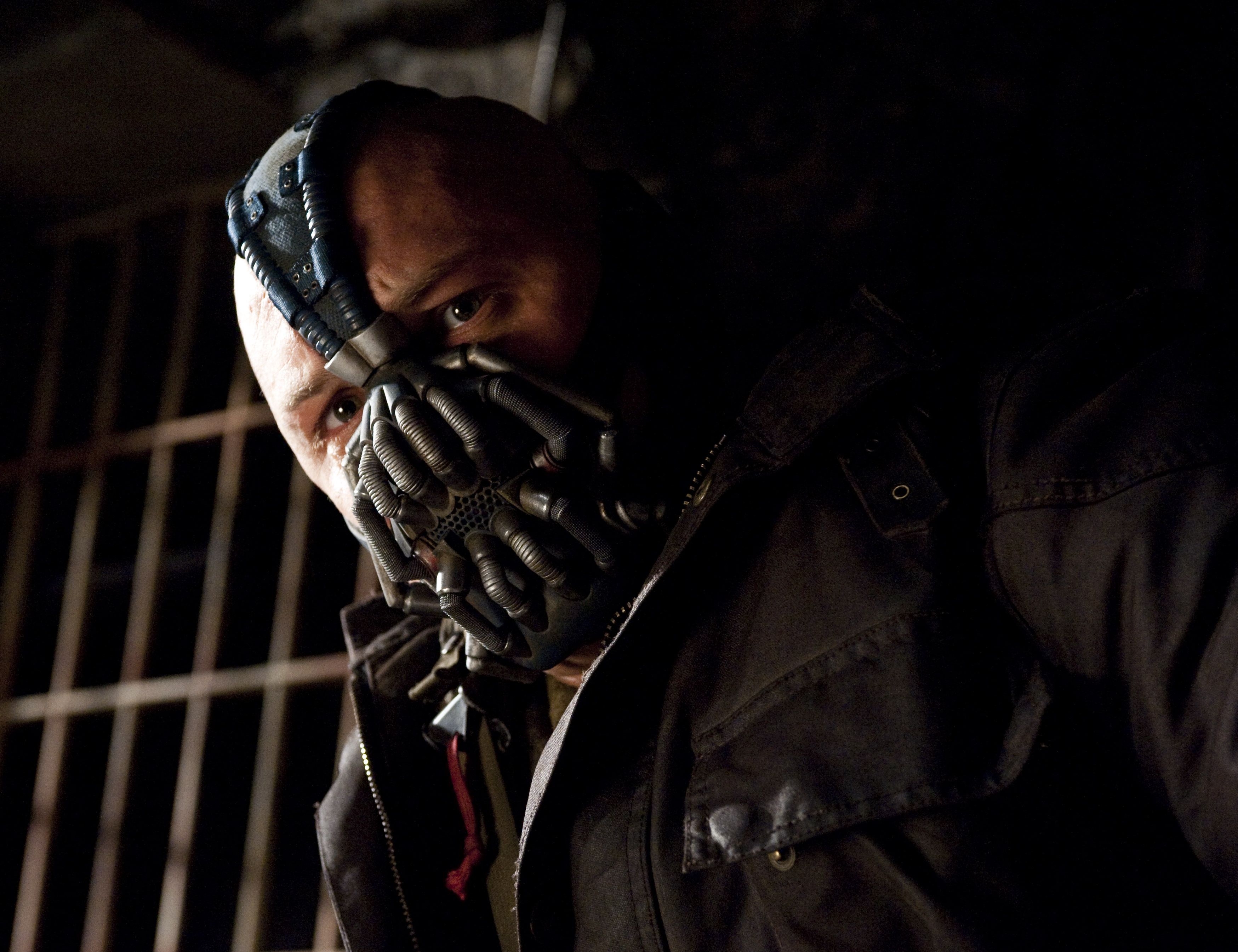 Tom Hardy and his mask as Bane in TDKR