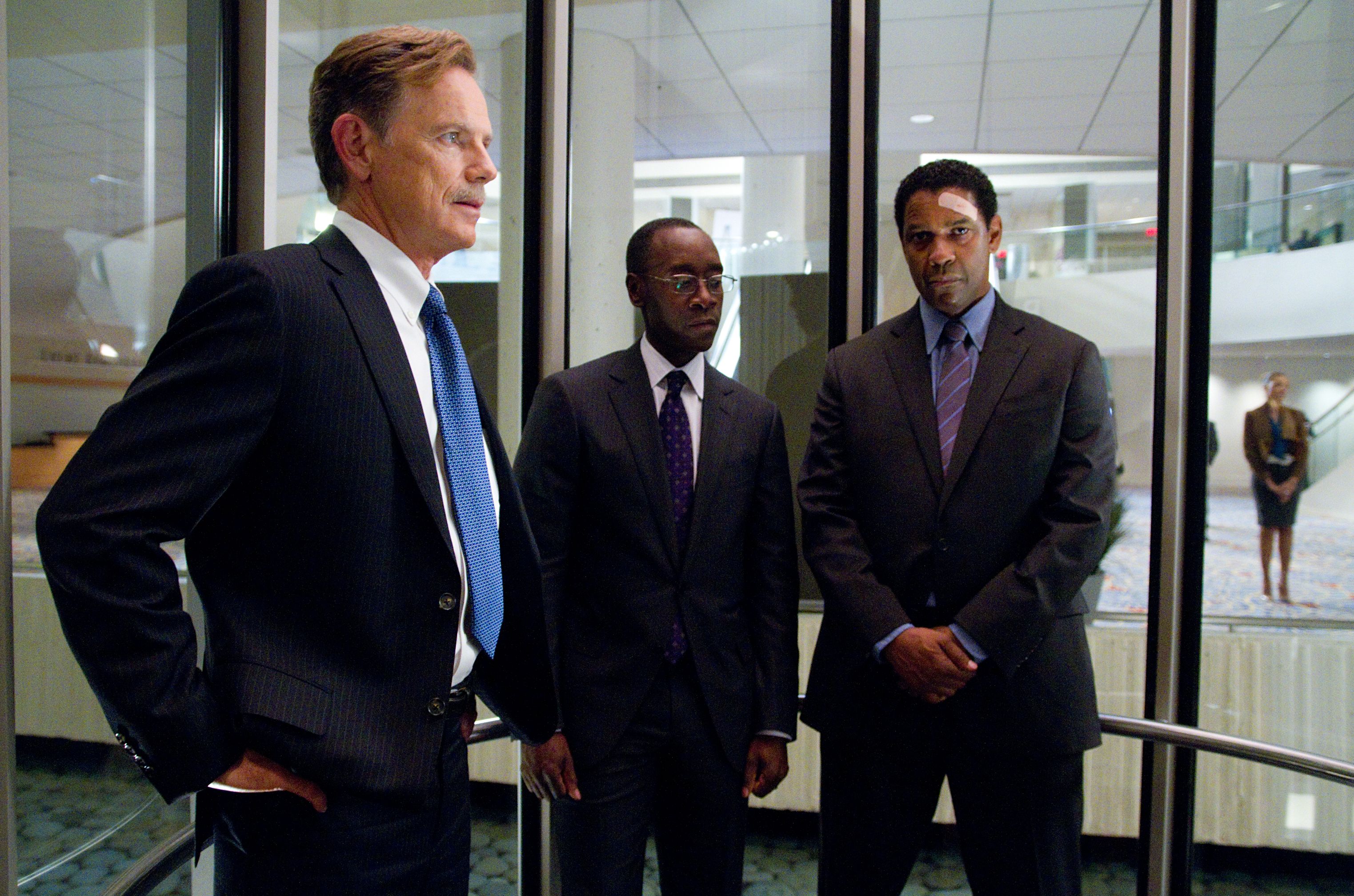 Bruce Greenwood, Don Cheadle and Denzel Washington in elevat