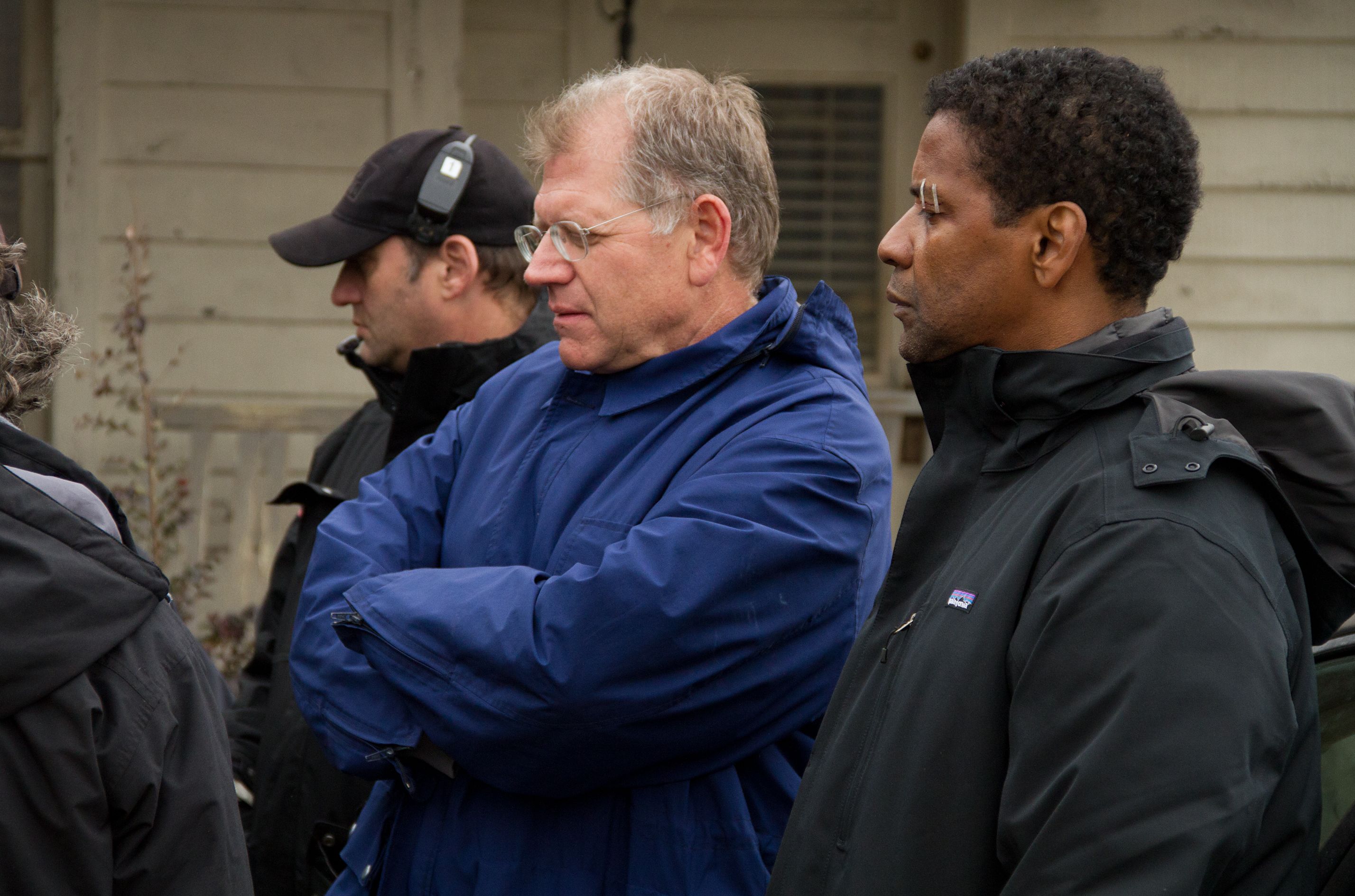 Robert Zemeckis and Denzel Washington on the set of Flight