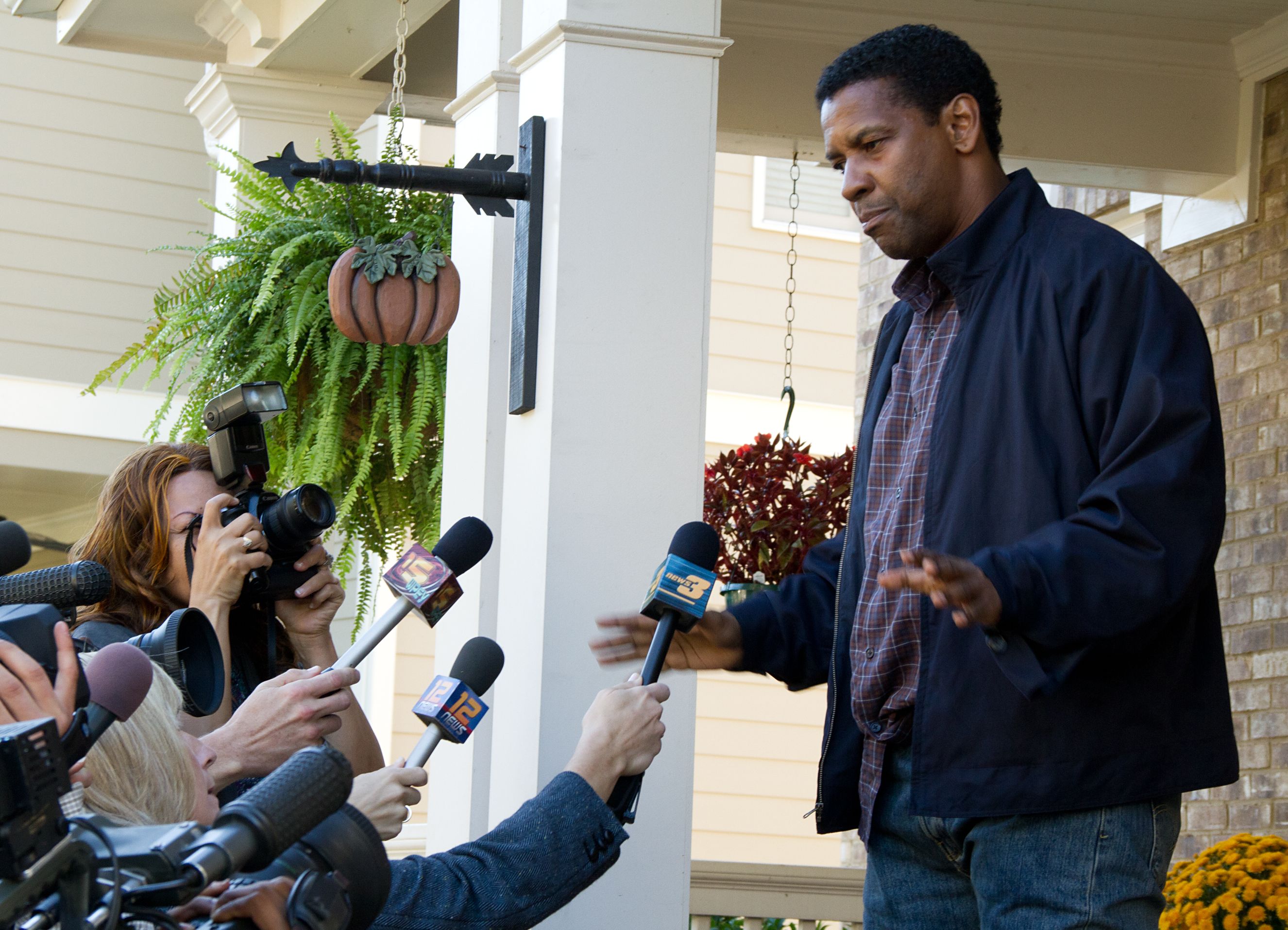 Denzel Washington holds off the press at his home - Flight