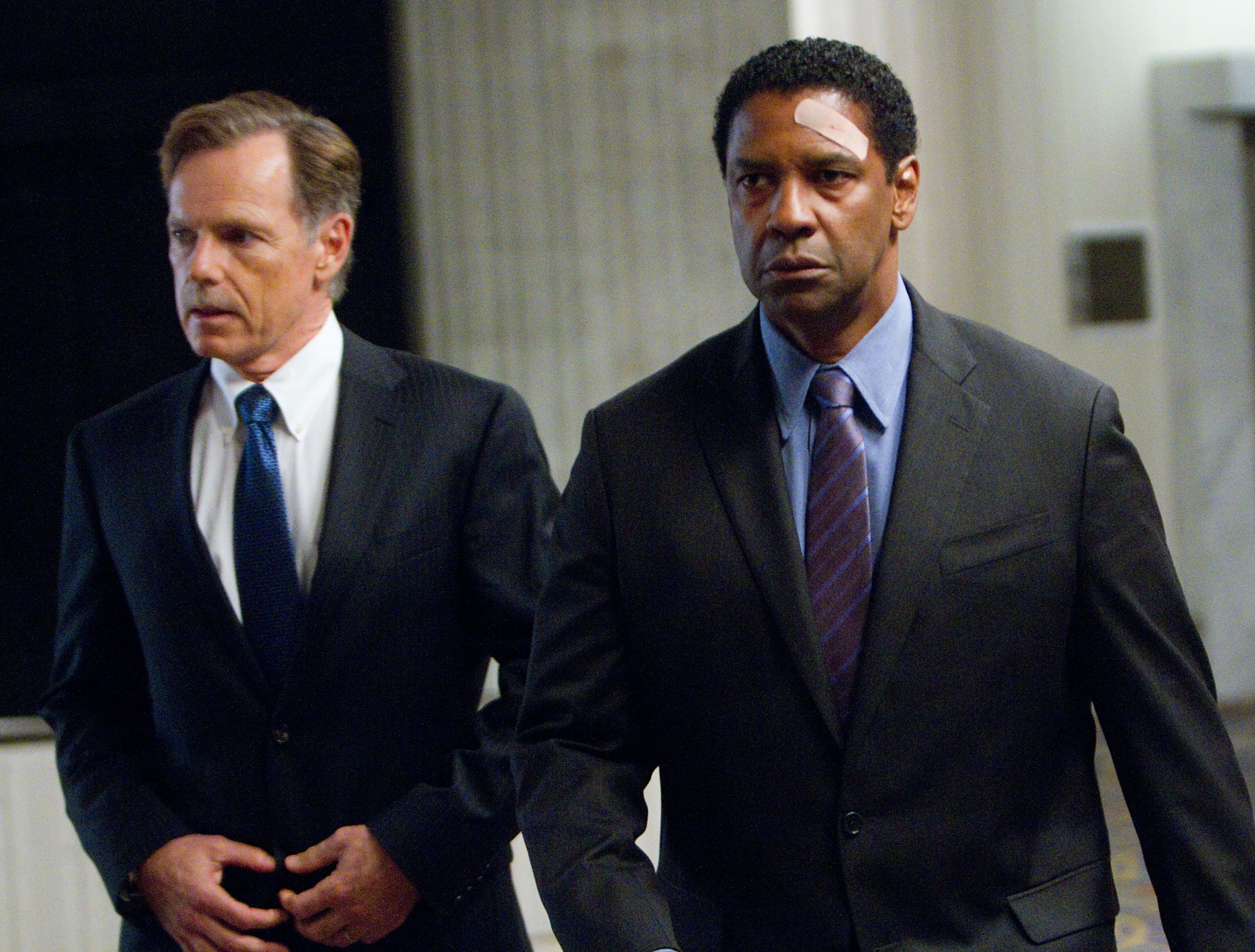 Denzel Washington and Bruce Greenwood in Flight