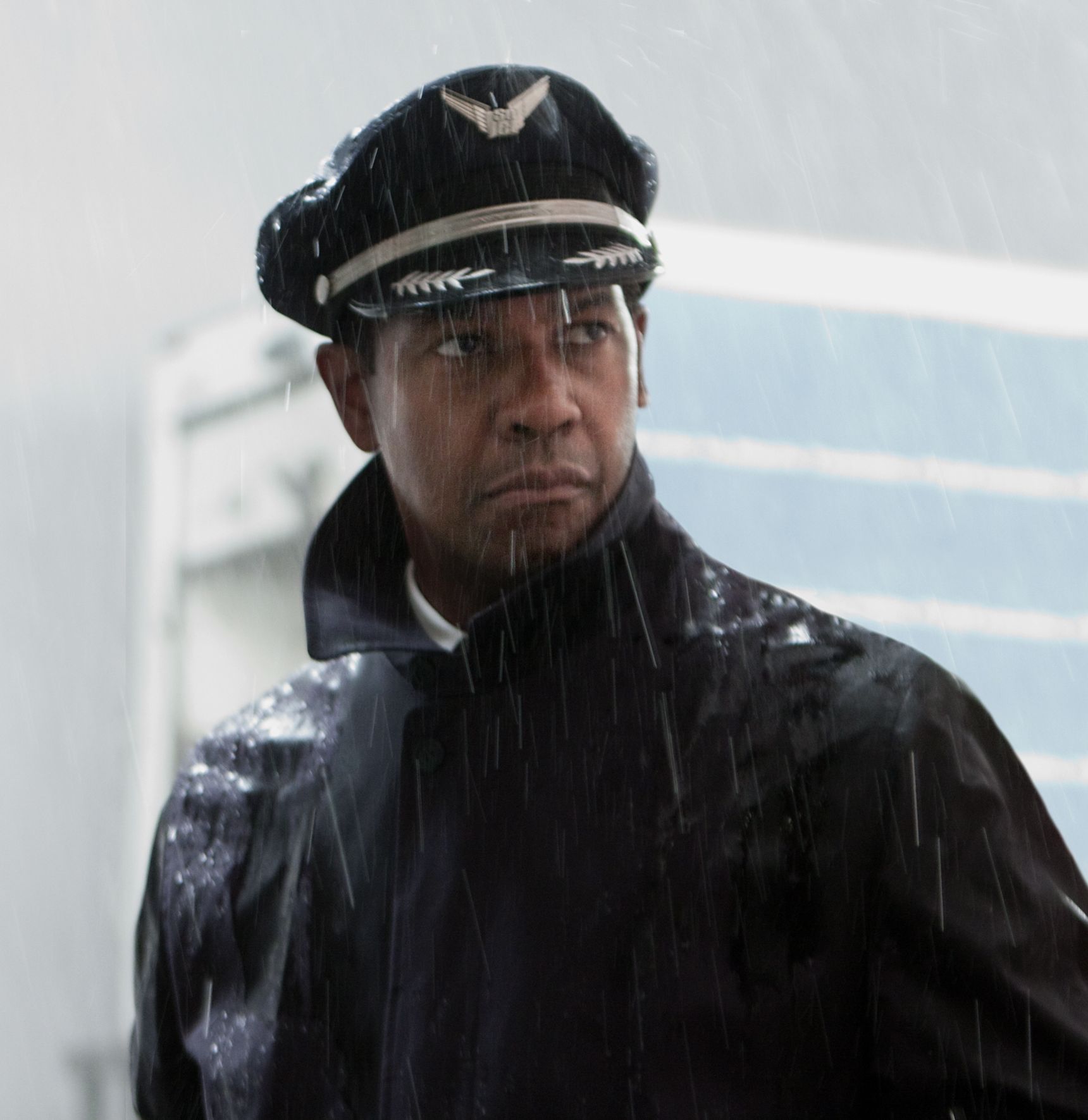 Denzel Washington wearing his captain hat in Flight