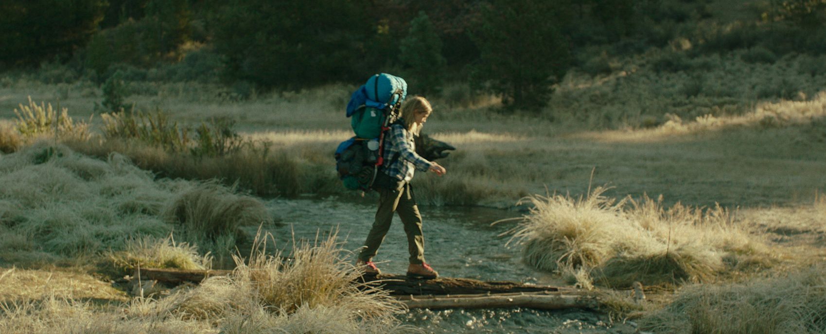 Reese Witherspoon crosses creek in Wild