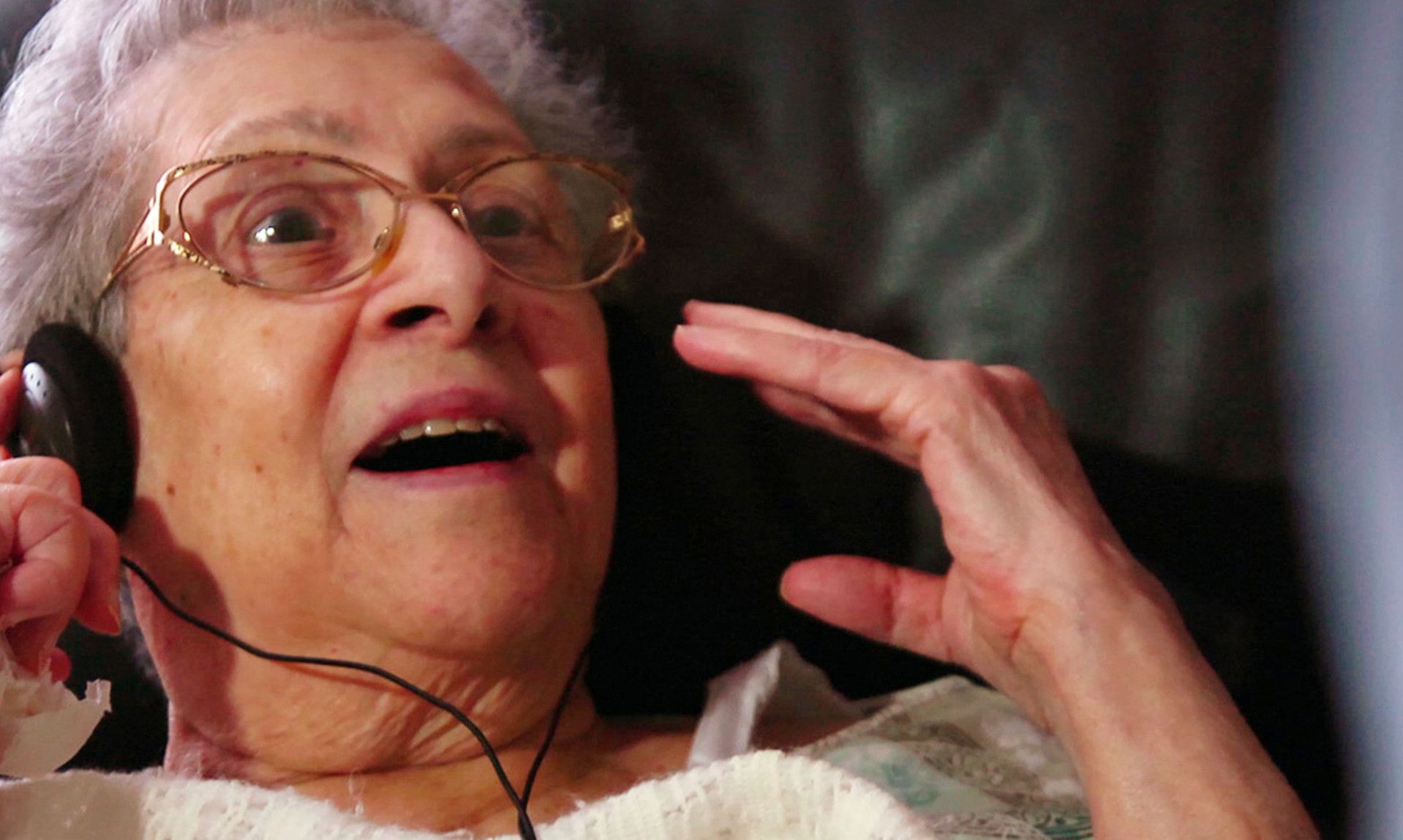 Bringing mp3-players into nursing homes - Alive Inside