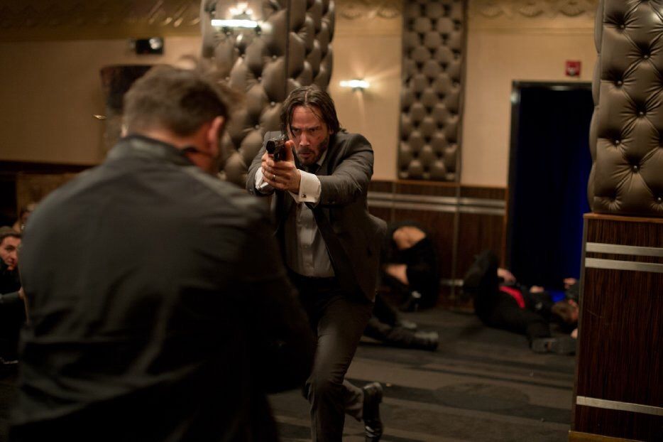 Keanu Reeves Shoots &#039;em Up