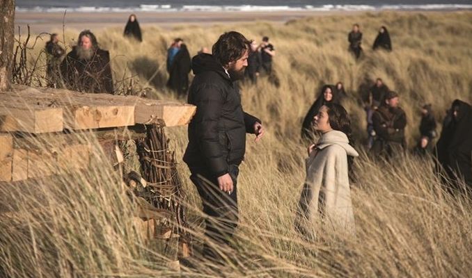 Justin Kurzel and Marion Cotillard behind the scenes of Macb