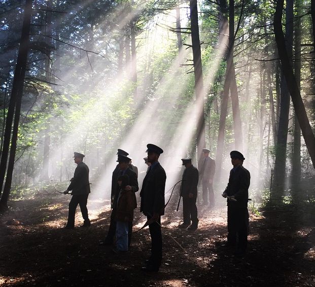 Bryan Singer says &quot;The past catches up.&quot; while sunbeams shin