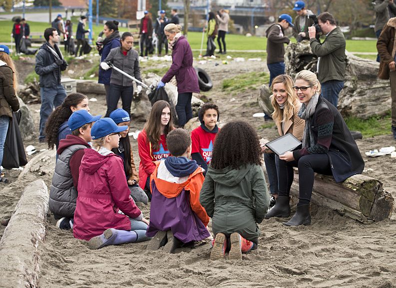 Laurel Lance &amp; Felicity Smoak with Star City kids at bay cle