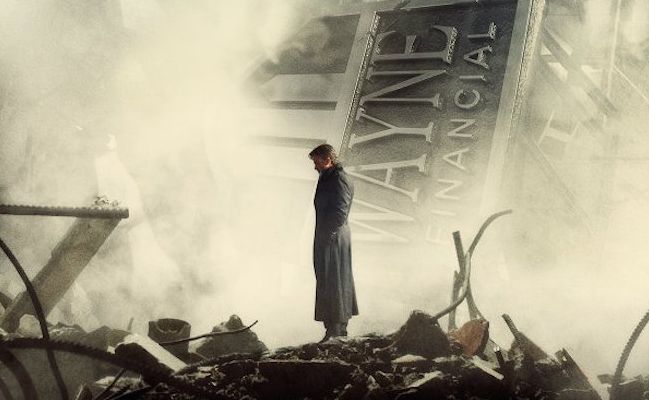 War comes to Metropolis in Batman v Superman teaser image