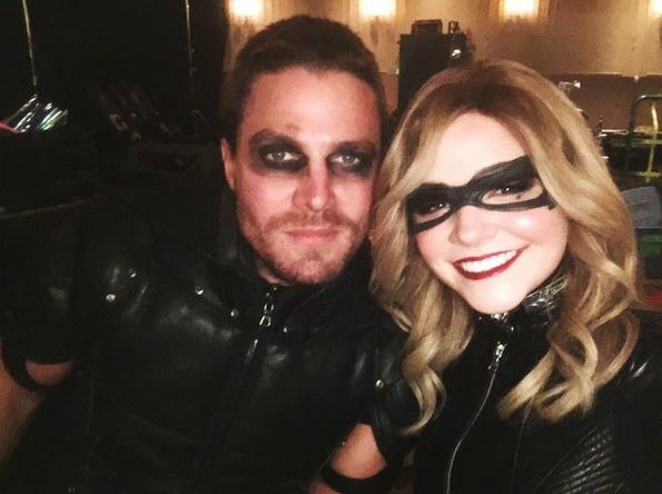 Green Arrow and fake Black Canary on set