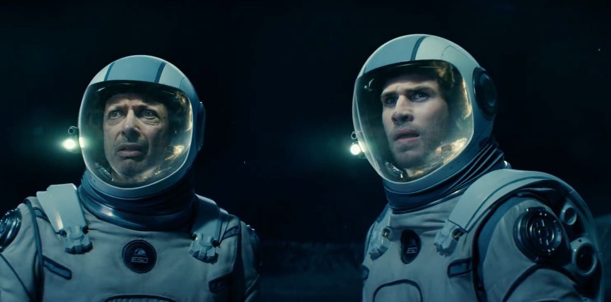 Jeff Goldblum and Liam Hemsworth in &quot;Independence Day: Resurgence&quot;