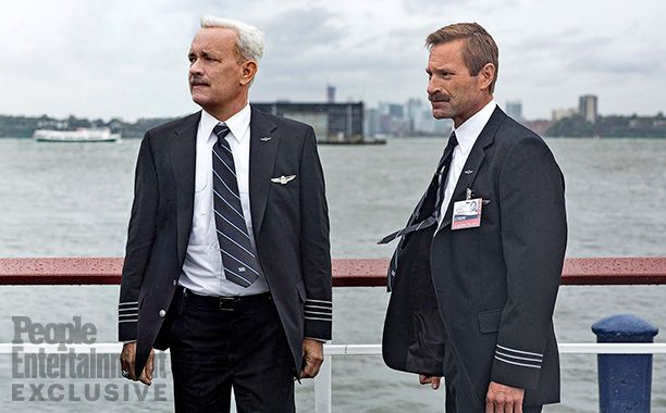 First look photo of Tom Hanks and Aaron Eckhart in "Sully"