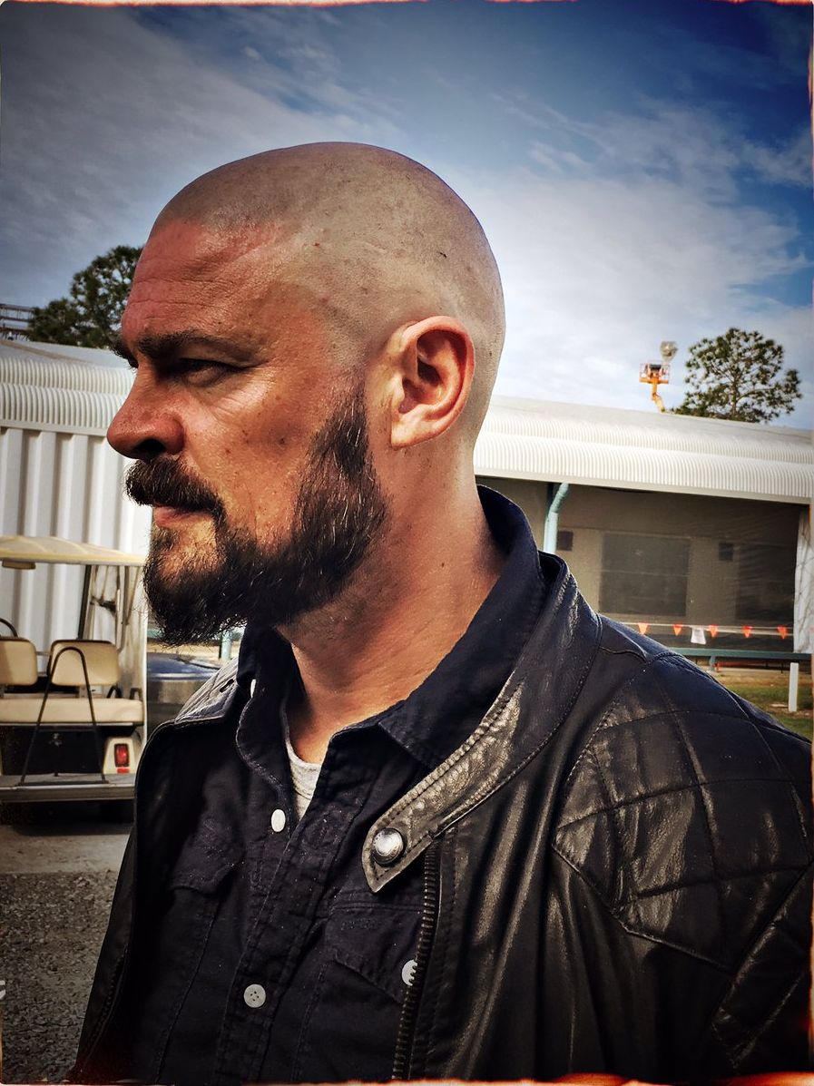 Karl Urban reveals his Skurge look for Thor: Ragnarok