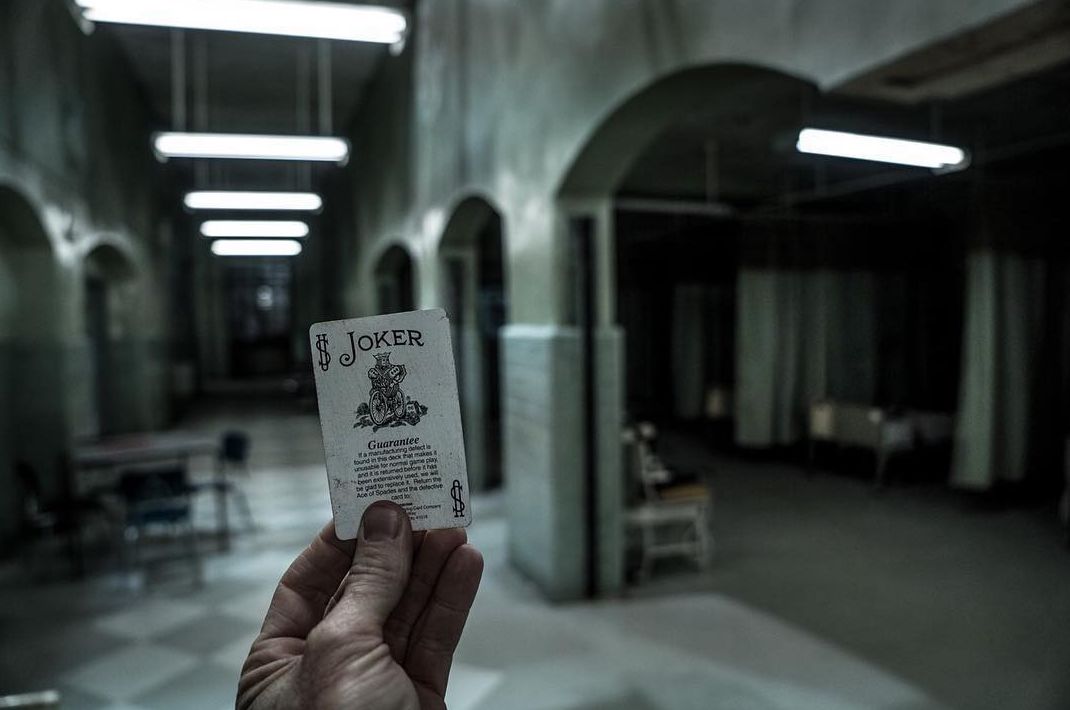 Suicide Squad set photographer shares Joker&#039;s famous tradema