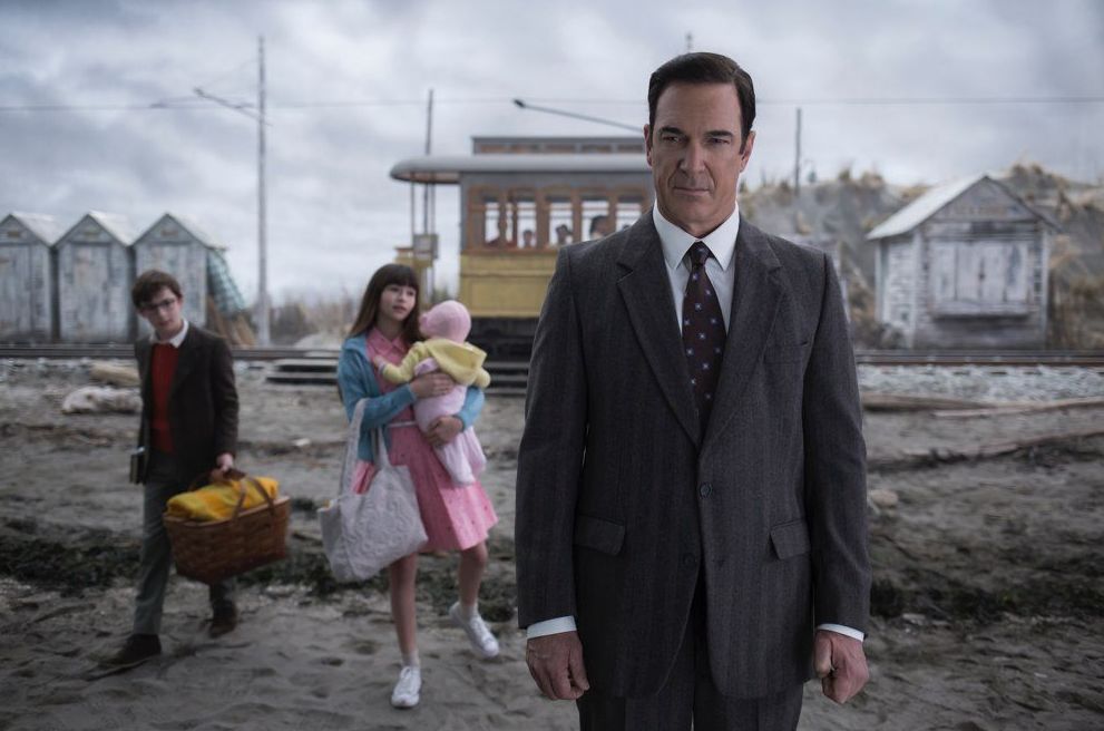 Patrick Warburton (Lemony Snicket) in &quot;A Series of Unfortunate Events&quot;