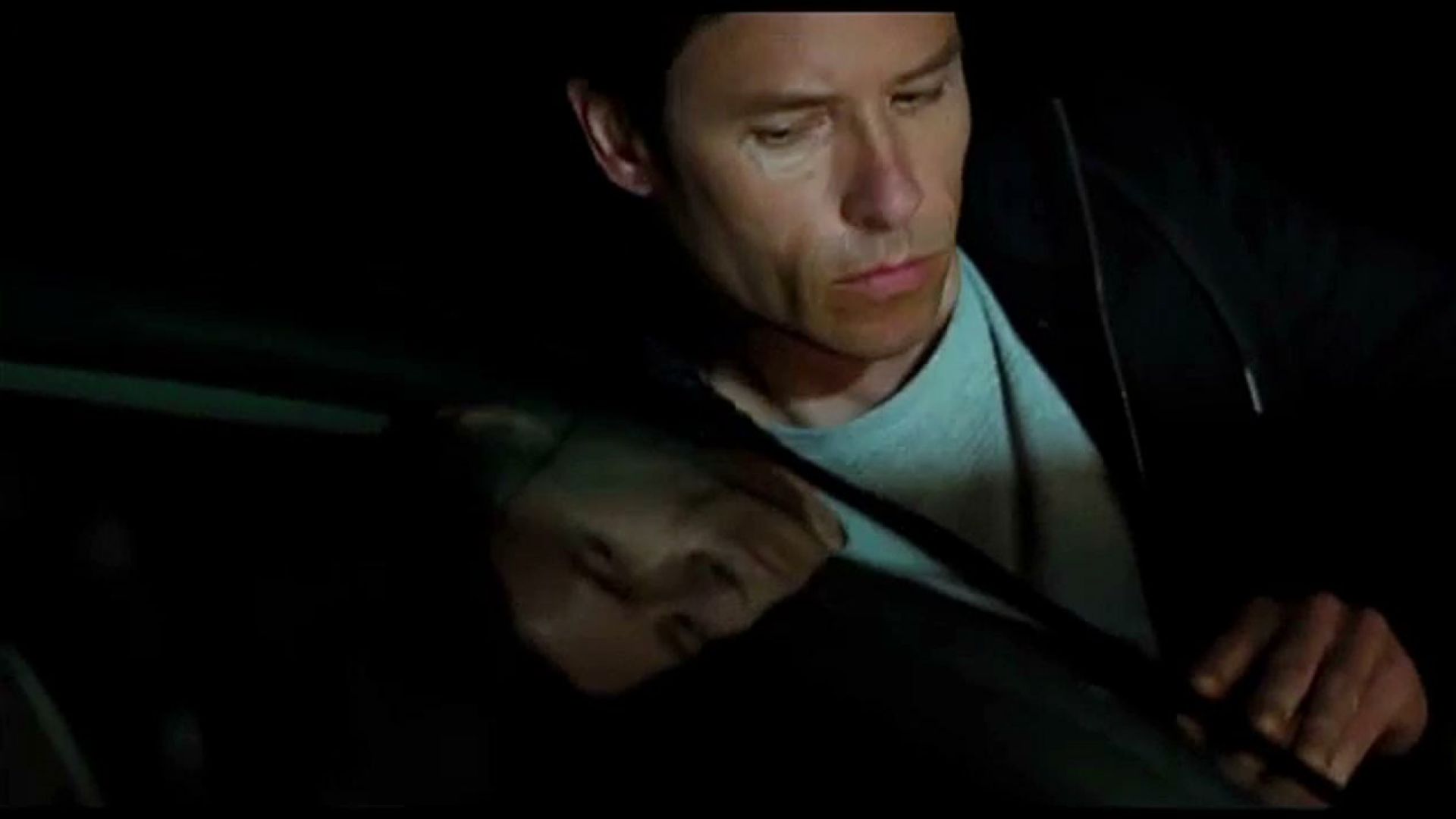The creatures make Guy Pearce fall in Don&#039;t be Afraid of the Dark