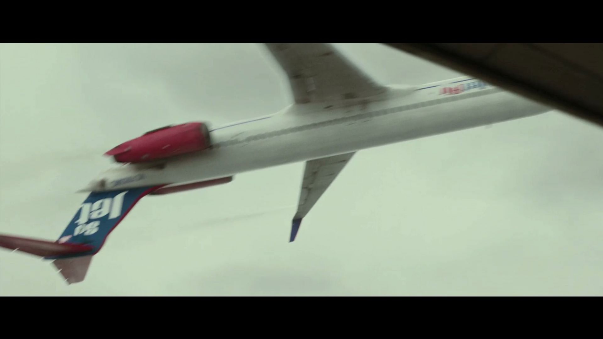 Denzel Washington turns plane upside down in Flight