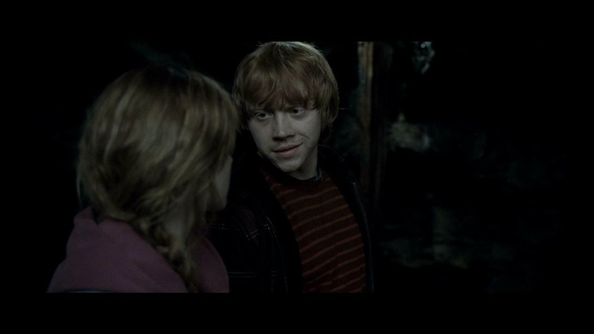 Hermione and Ron go into the Chamber of Secrets to destroy Helga Hufflepuff&#039;s cup