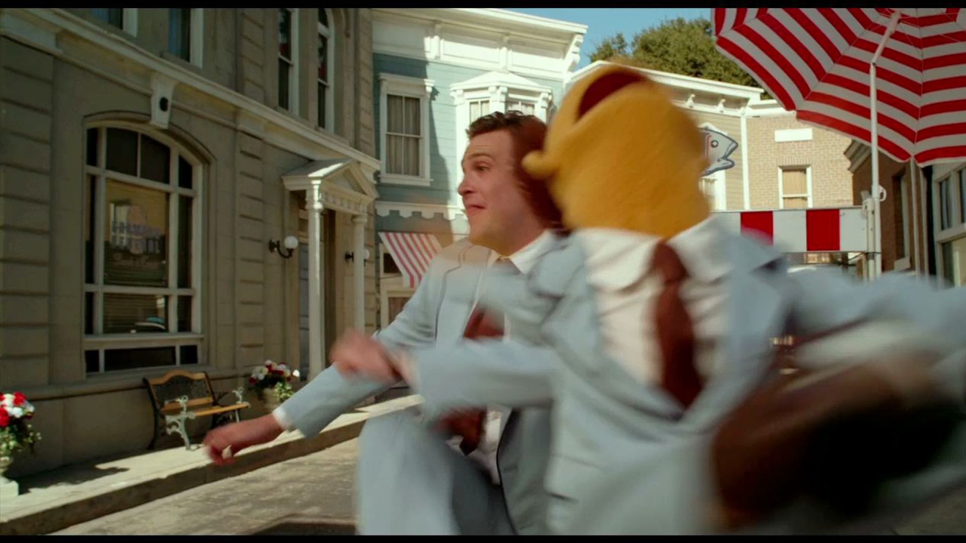The Muppets sing Life&#039;s A Happy Song and Jason Segel kicks Walter off screen