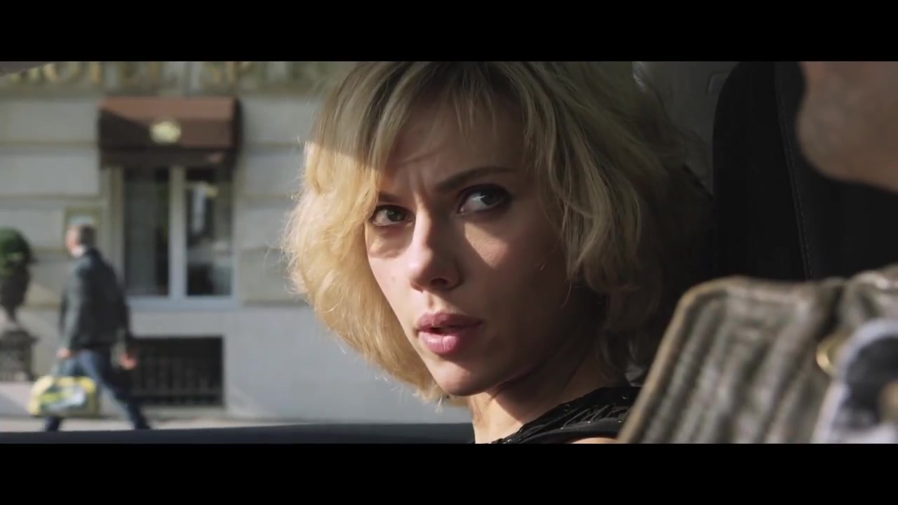 Lucy Movie Clip: "Scarlett Johansson tears through Paris"