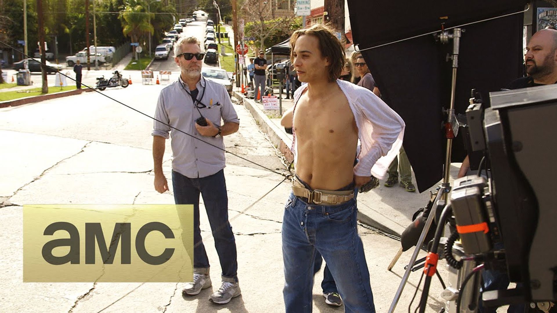 Take a Walk Behind-the-Scenes of &#039;Fear the Walking Dead&#039;