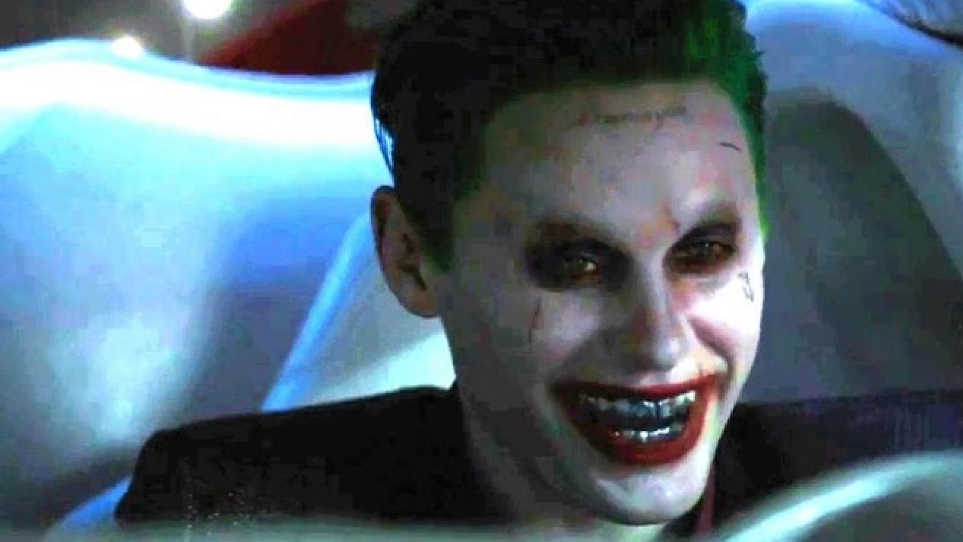 New clip shows Harley Quinn chasing down the Joker in &#039;Suici