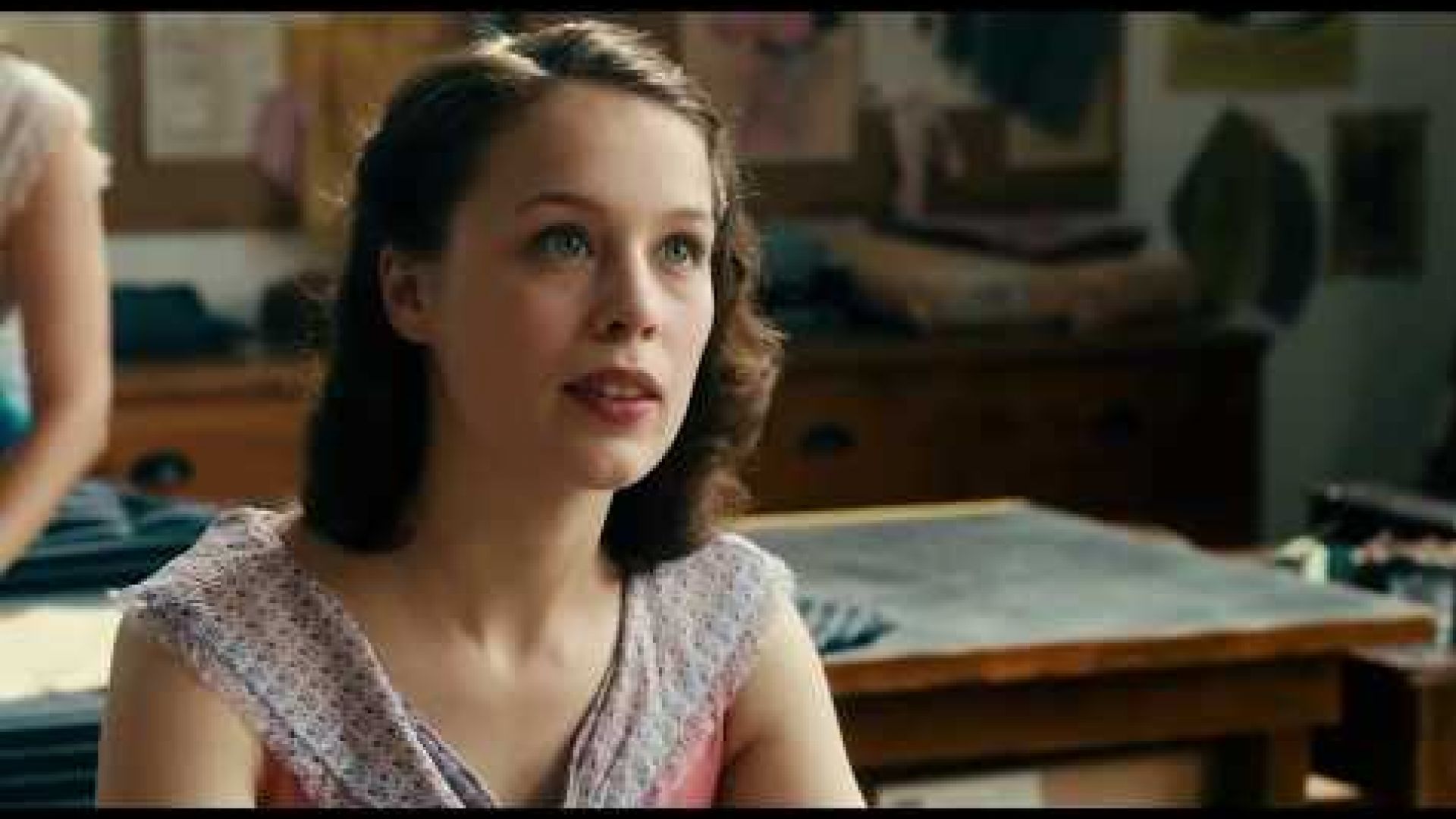 &#039;Never Look Away&#039; German Trailer